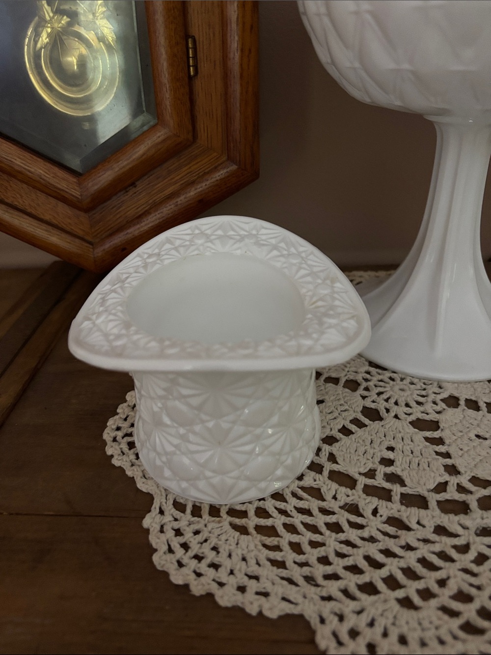 Vintage Fenton Daisy And Button Milk Glass Hat-Shaped